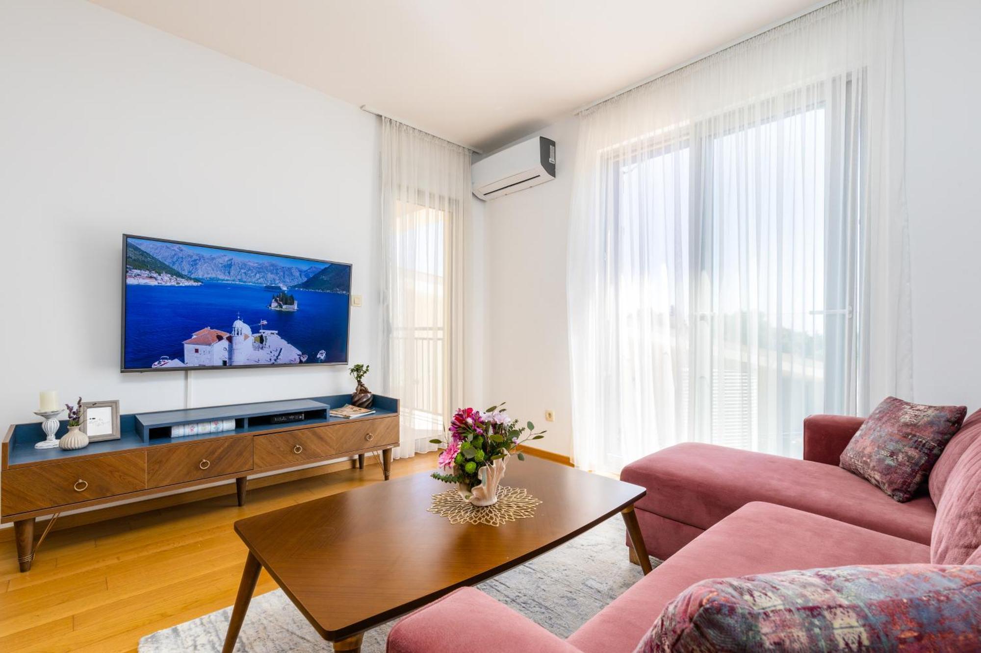 تْشيرسيك نوفي Apart Hotel M S Katunjanin المظهر الخارجي الصورة