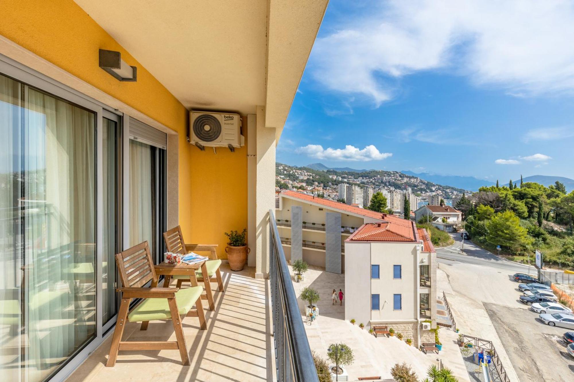 تْشيرسيك نوفي Apart Hotel M S Katunjanin المظهر الخارجي الصورة