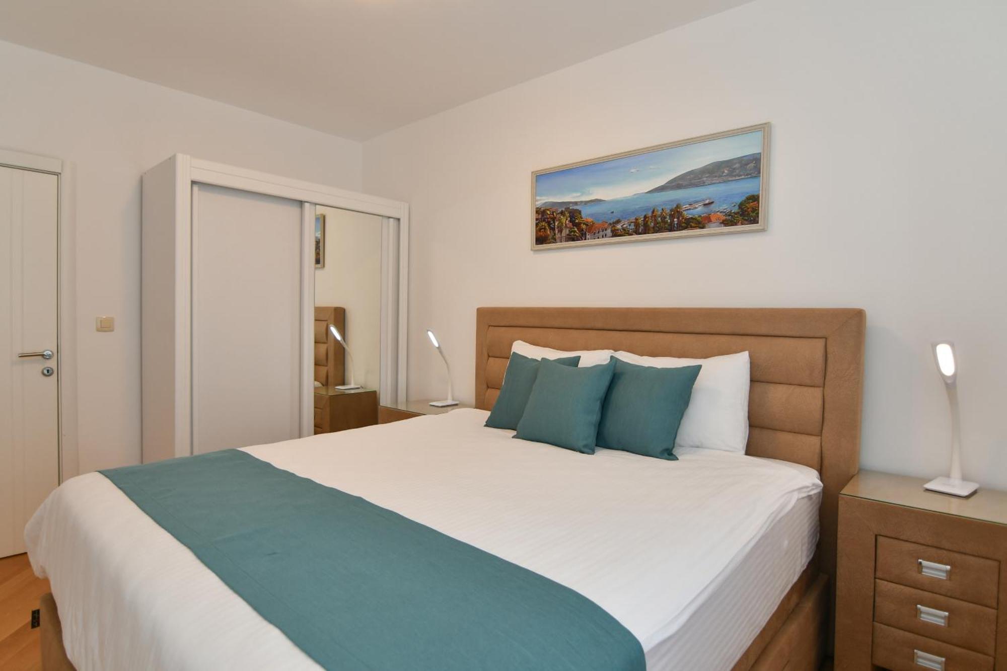 تْشيرسيك نوفي Apart Hotel M S Katunjanin المظهر الخارجي الصورة