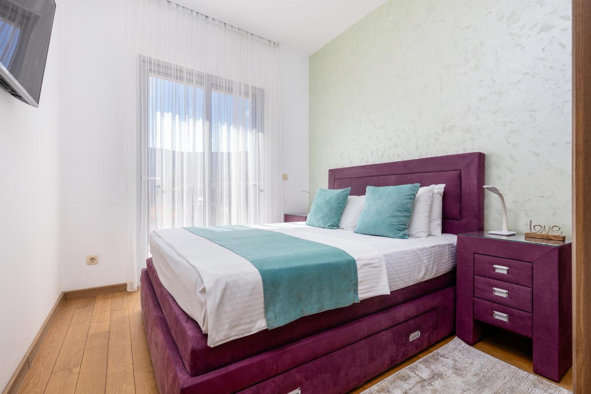 تْشيرسيك نوفي Apart Hotel M S Katunjanin المظهر الخارجي الصورة