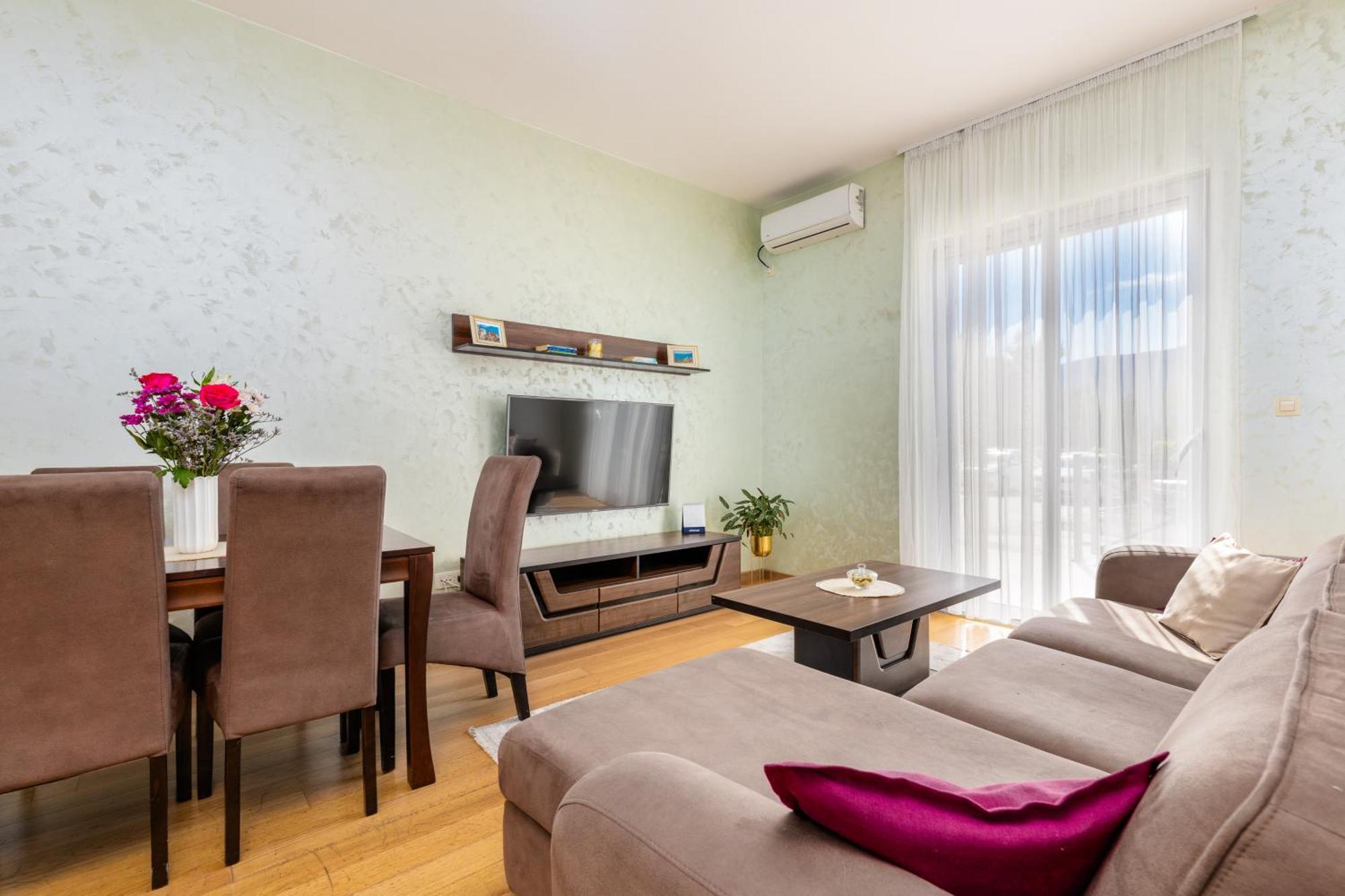 تْشيرسيك نوفي Apart Hotel M S Katunjanin المظهر الخارجي الصورة