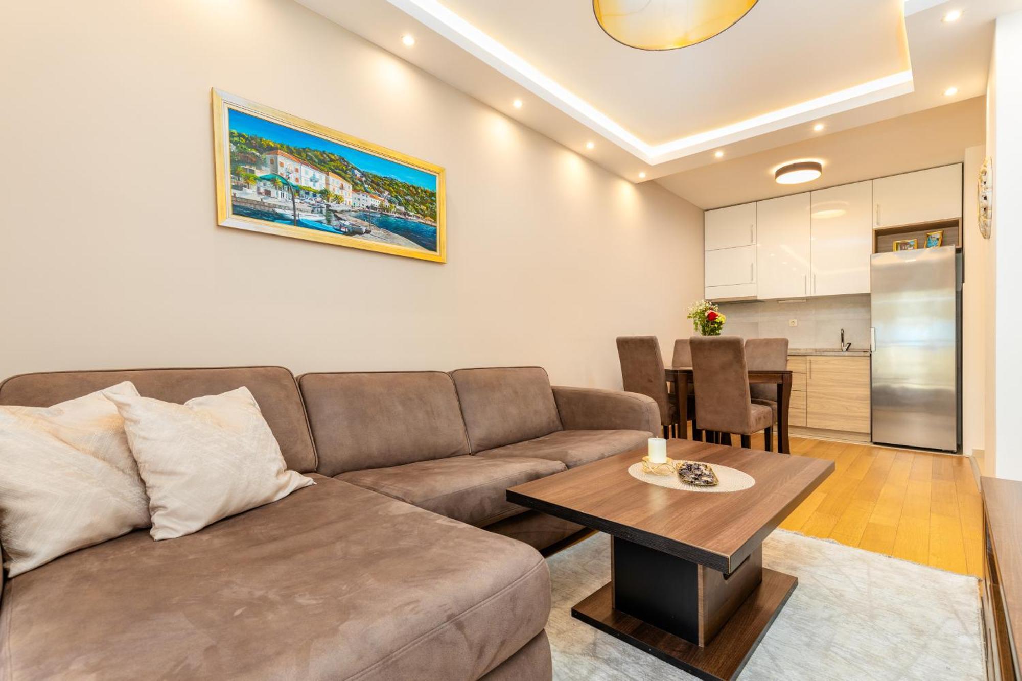 تْشيرسيك نوفي Apart Hotel M S Katunjanin المظهر الخارجي الصورة