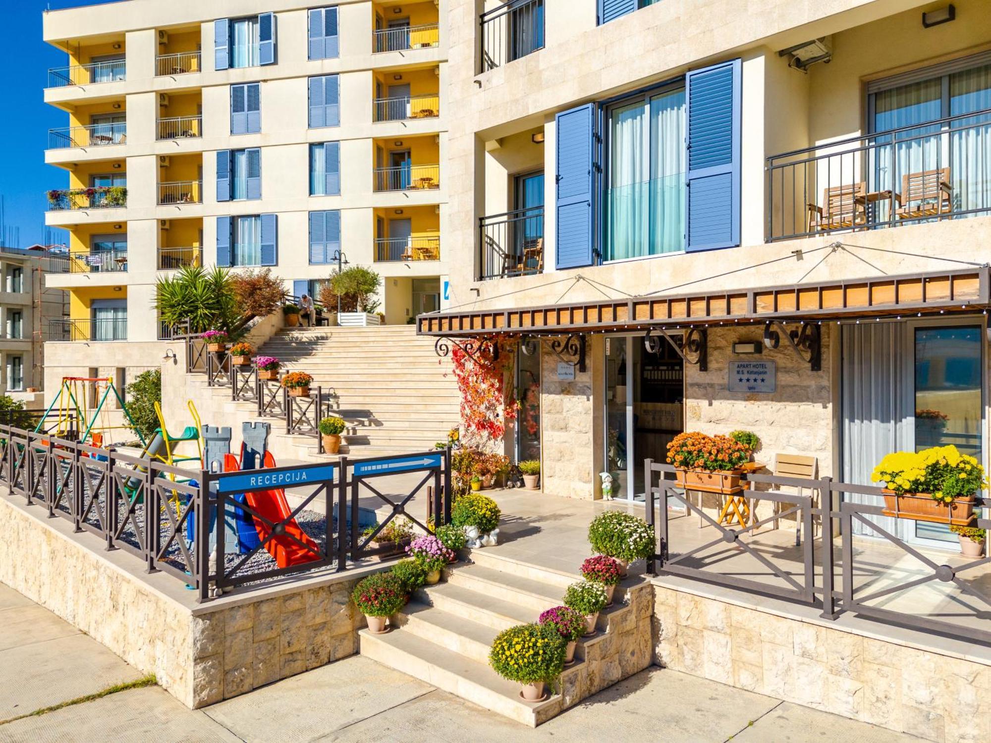 تْشيرسيك نوفي Apart Hotel M S Katunjanin المظهر الخارجي الصورة