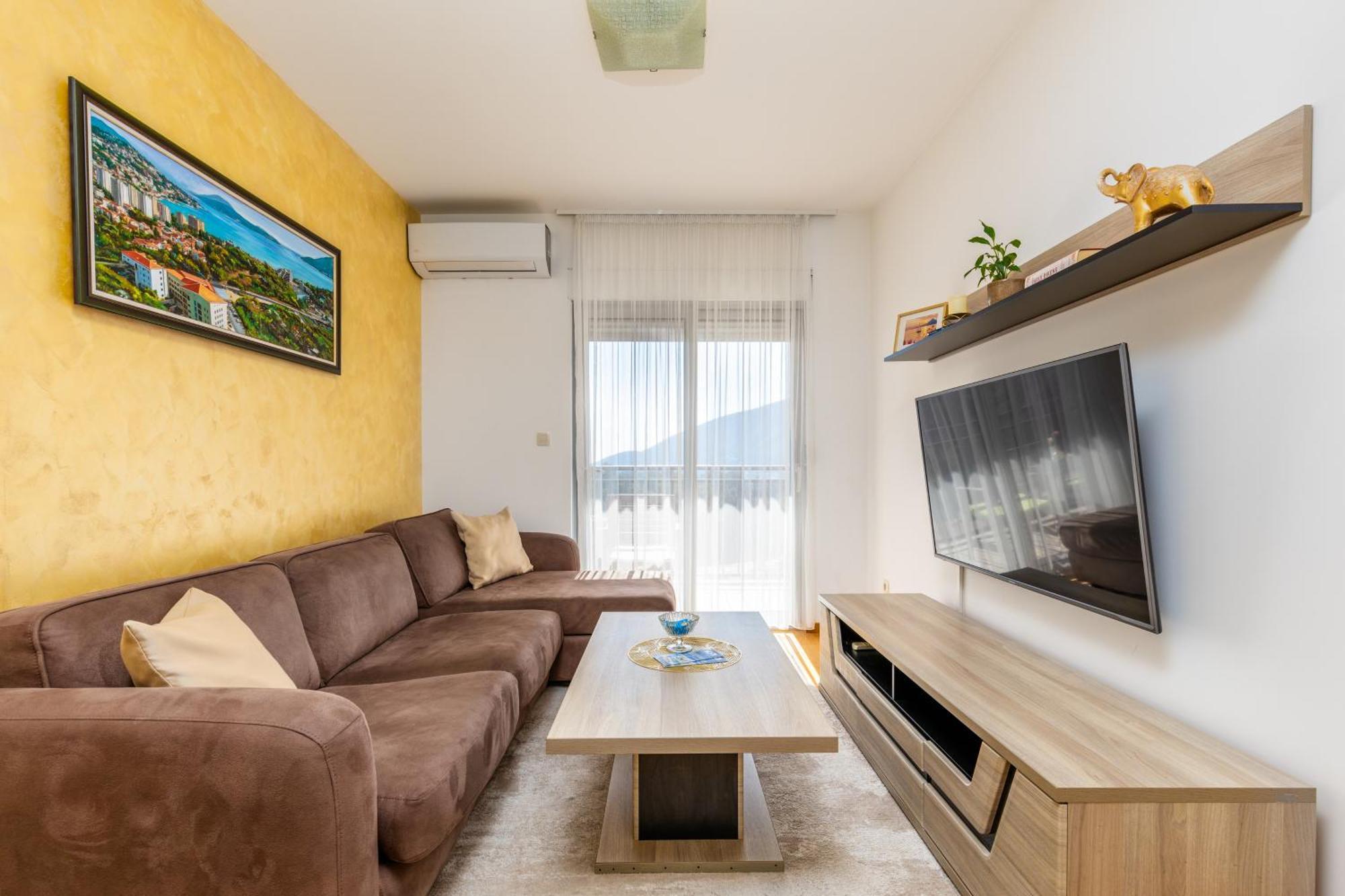تْشيرسيك نوفي Apart Hotel M S Katunjanin المظهر الخارجي الصورة