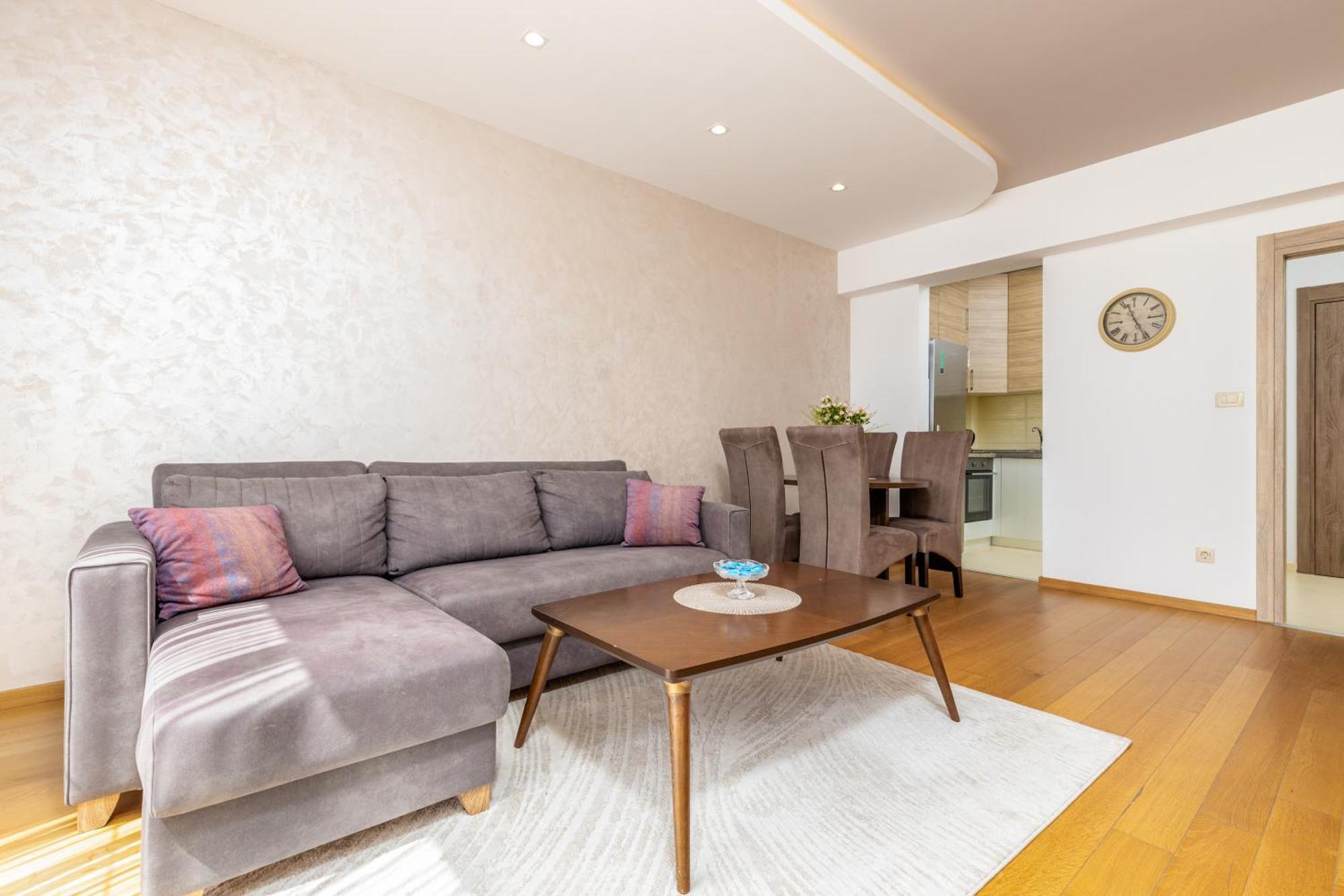 تْشيرسيك نوفي Apart Hotel M S Katunjanin المظهر الخارجي الصورة